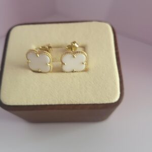White flower earring