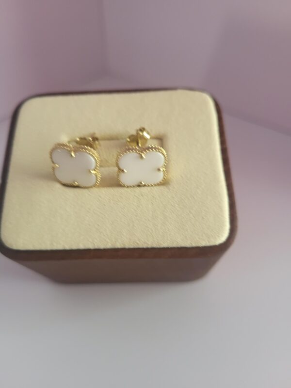White flower earring