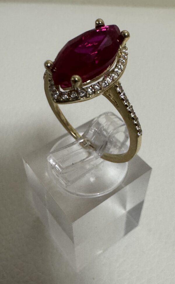 RINGS Almendra 10 k Zirconia Size 7 Weight 3.21 gr