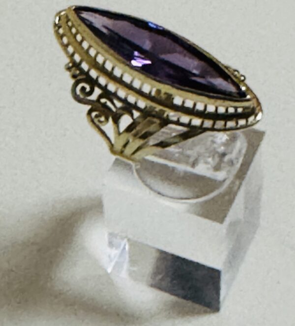 RINGS Almendra Purple 10 k Zirconia Size 6.5 Weight 5.64gr