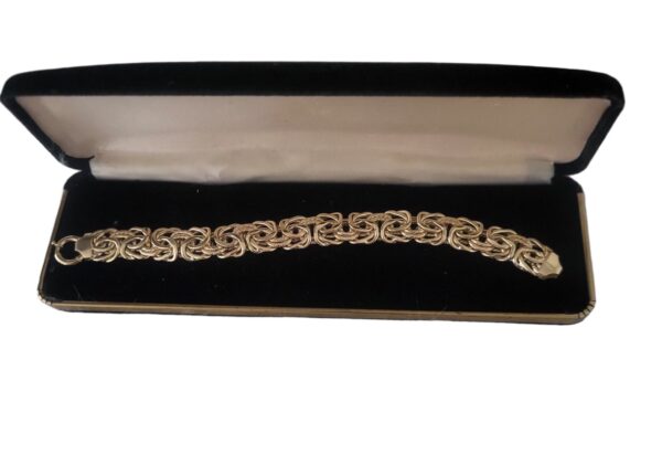Brasalet Bizantina 10 k Size 7.5 x13.4 mm Weight 15.92